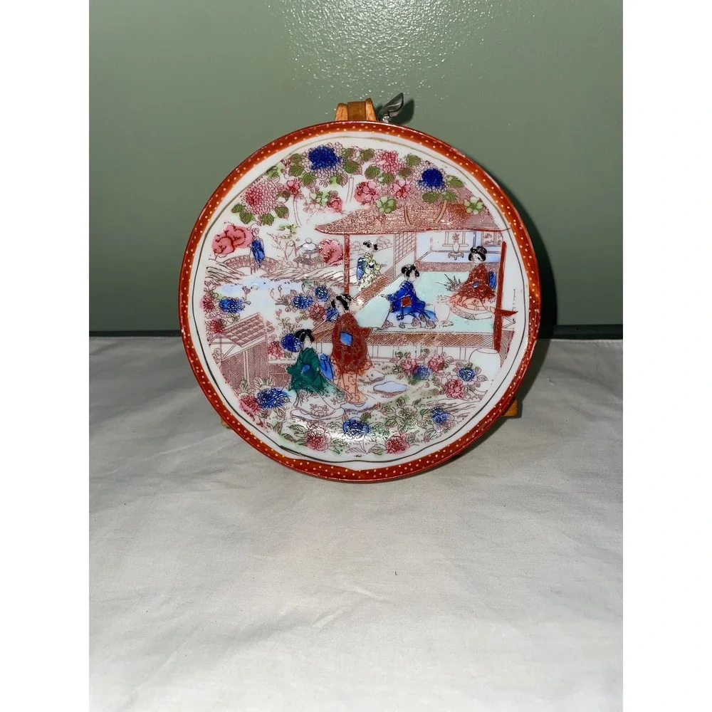 Vintage Japanese Kutani Porcelain Saucer Geisha Garden Scene Hand Painted 5.5